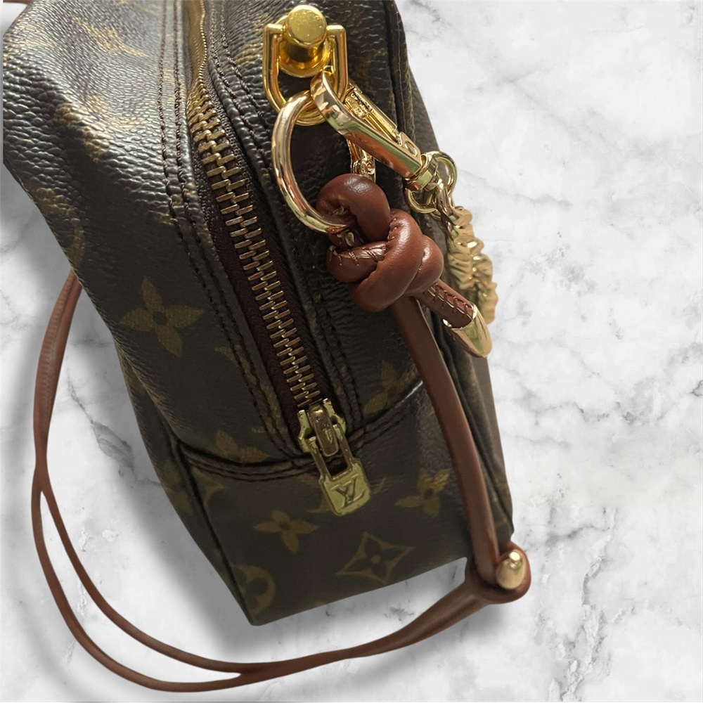 Louis Vuitton Monogram Trousseau 28 Crossbody - Picture 9 of 16